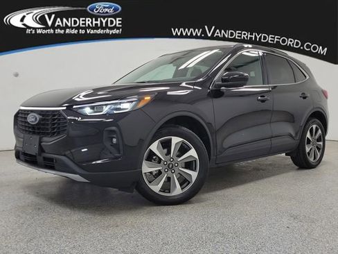 Certified 2025 Ford Escape Platinum AWD/4WD image 1