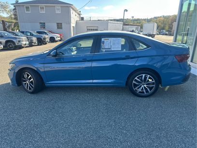 Used 2025 Volkswagen Jetta SE w/ Sunroof Package