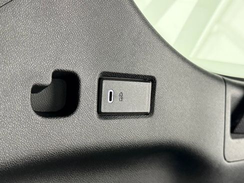 Used 2024 Chevrolet Suburban RST w/ Luxury Package image 34