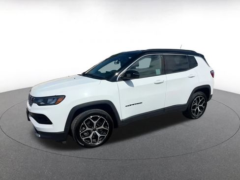 Used 2025 Jeep Compass Limited image 8