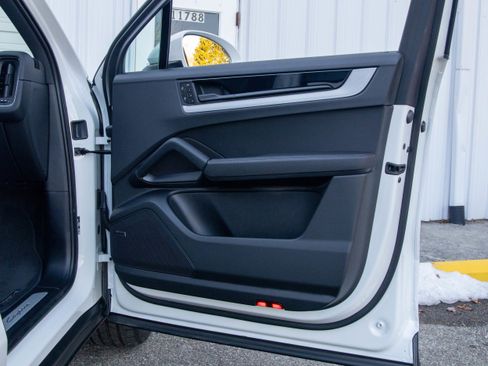 Certified 2024 Porsche Cayenne image 22