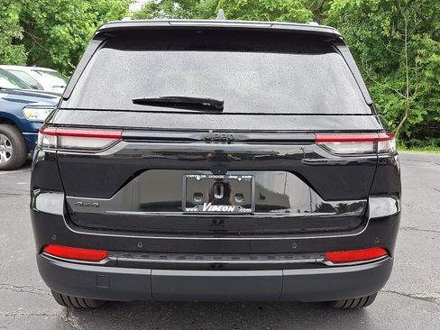 Certified 2025 Jeep Grand Cherokee Altitude AWD/4WD image 5