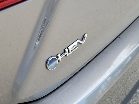 Used 2025 Toyota Camry SE image 7