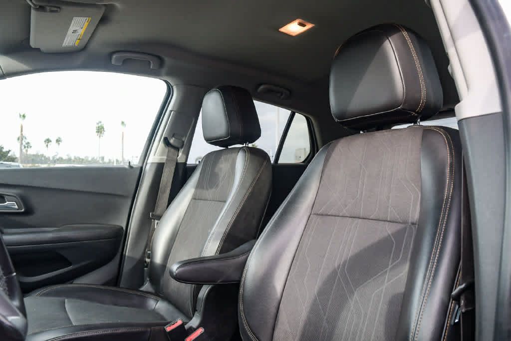 Used 2019 Chevrolet Trax LT w/ LT Convenience Package FWD image 17