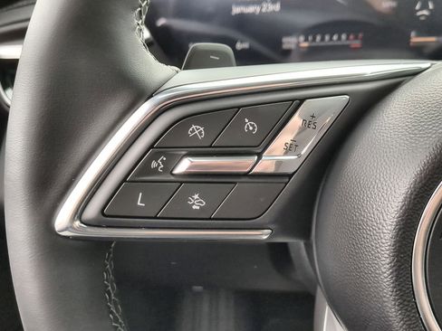 Used 2025 Buick Enclave Preferred w/ Power Package image 35