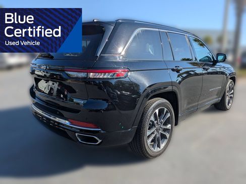 Used 2022 Jeep Grand Cherokee Overland w/ Luxury Tech Group IV AWD/4WD image 5