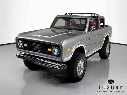 Used 2025 Ford Bronco Badlands image 4