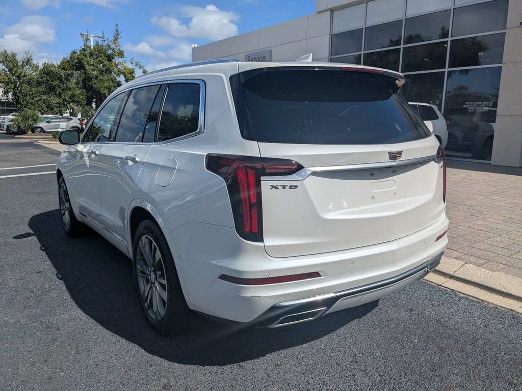 Used 2021 Cadillac XT6 Premium Luxury FWD image 4