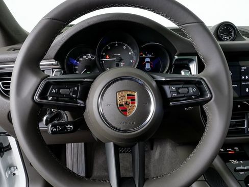 New 2026 Porsche Macan image 9