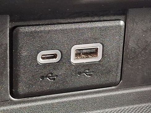 Used 2021 Chevrolet Suburban Z71 image 26