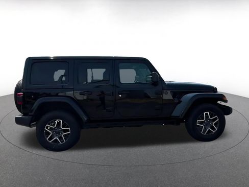 Used 2025 Jeep Wrangler Unlimited Sahara AWD/4WD image 16