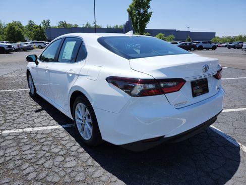 Used 2021 Toyota Camry LE FWD image 13
