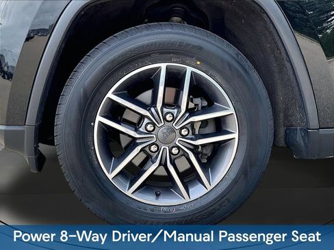 Used 2020 Jeep Grand Cherokee Laredo w/ Laredo X Package RWD image 36