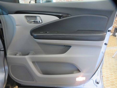 Used 2017 Honda Pilot Touring image 28