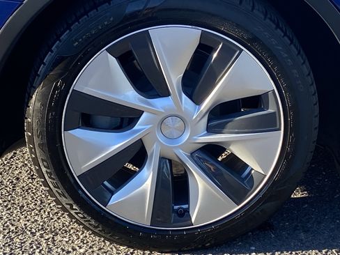 Used 2021 Tesla Model Y Long Range image 7