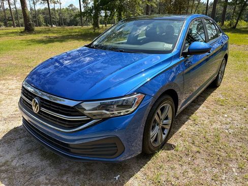 Used 2024 Volkswagen Jetta SE FWD image 1