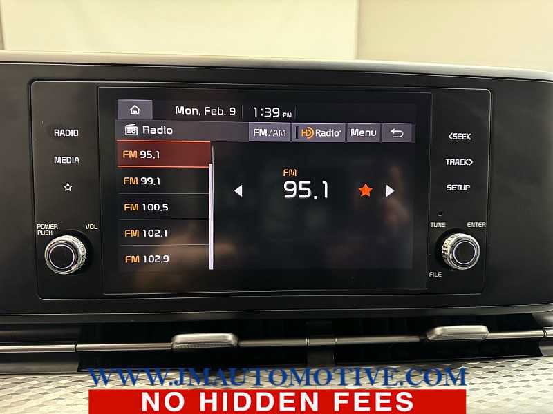 Used 2024 Kia Carnival LX FWD image 24