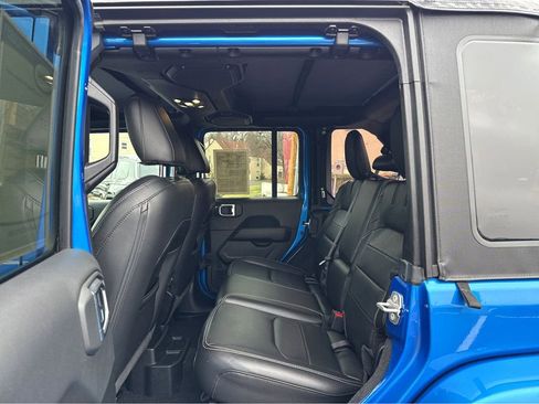 Used 2021 Jeep Wrangler Unlimited Sahara w/ Cold Weather Group image 10