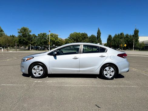 Used 2018 Kia Forte LX FWD image 9