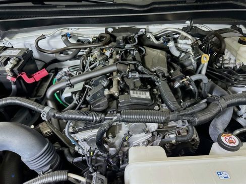 Used 2024 Toyota Tacoma SR5 AWD/4WD image 9