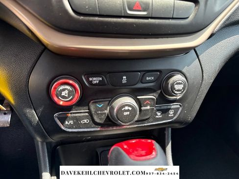 Used 2014 Jeep Cherokee Latitude FWD image 18