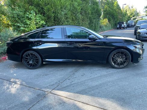 Used 2018 Honda Accord Sport image 3