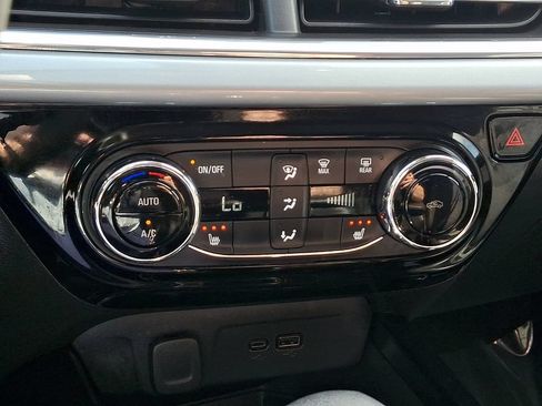 Certified 2024 Chevrolet Trax LT w/ Sunroof Package FWD image 16