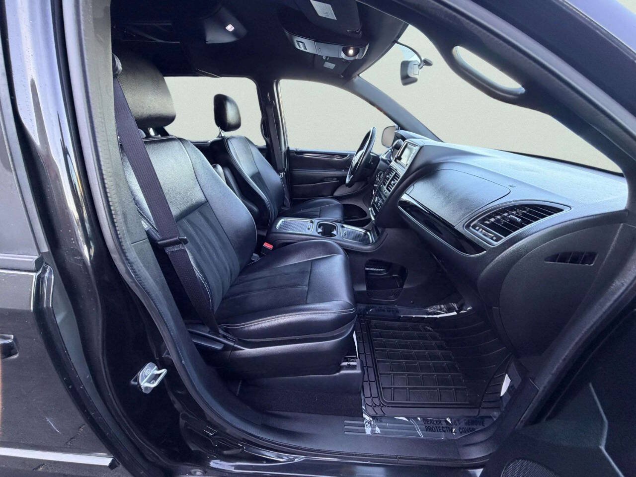 Used 2016 Dodge Grand Caravan SXT FWD image 31