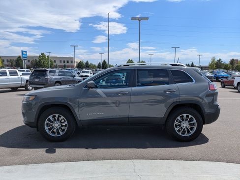 Used 2019 Jeep Cherokee Latitude Plus w/ Cold Weather Group AWD/4WD image 9