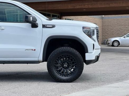 Used 2024 GMC Sierra 1500 AT4 w/ Technology Package AWD/4WD image 10