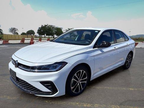 Used 2025 Volkswagen Jetta Sport FWD image 5