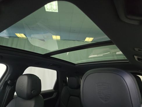 Certified 2025 Porsche Cayenne S AWD/4WD image 33