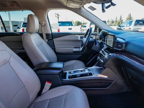 Used 2023 Ford Explorer Limited image 17