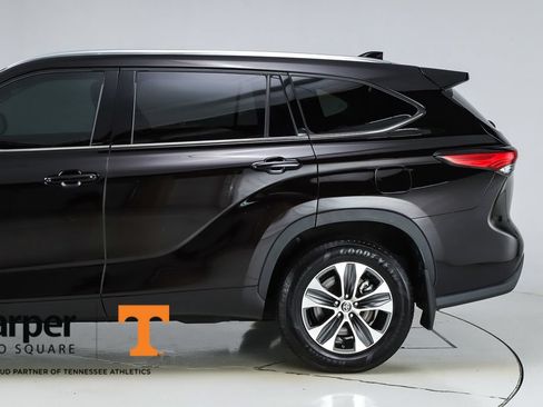 Used 2020 Toyota Highlander XLE AWD/4WD image 44