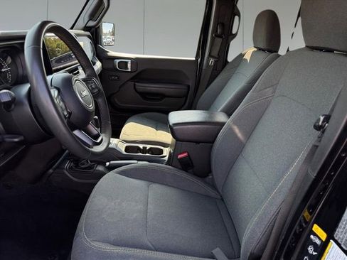 Used 2024 Jeep Wrangler Unlimited image 10