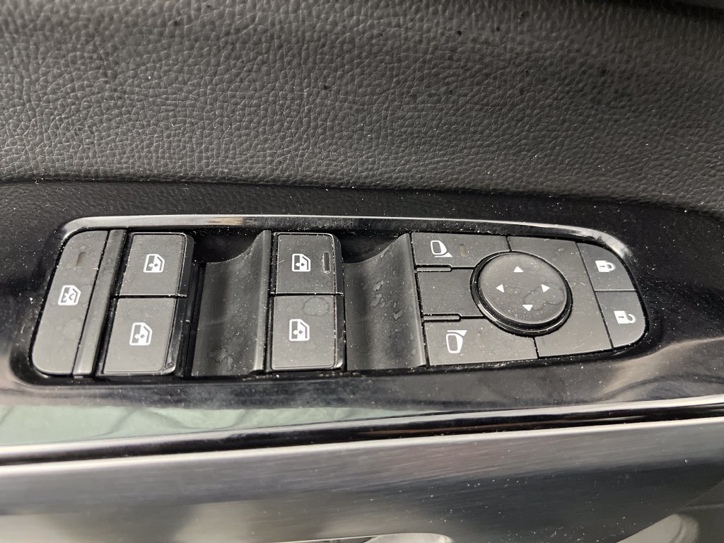 Used 2025 Nissan Pathfinder SL AWD/4WD image 15