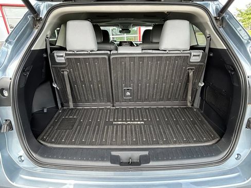 Used 2022 Toyota Highlander XLE AWD/4WD image 52