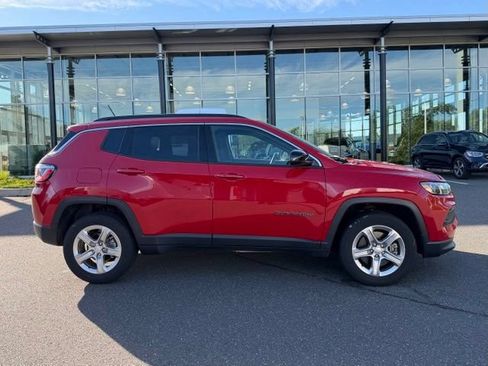 Used 2024 Jeep Compass Latitude AWD/4WD image 7