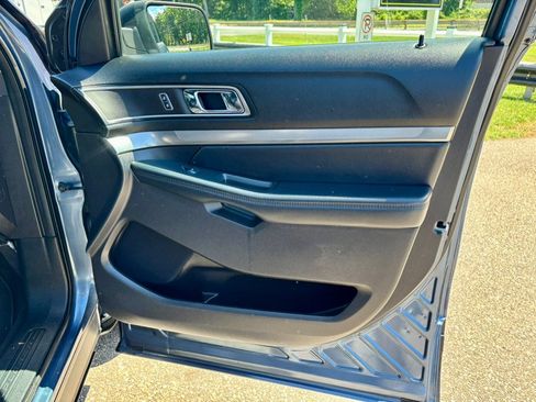 Used 2019 Ford Explorer XLT w/ Equipment Group 202A AWD/4WD image 10