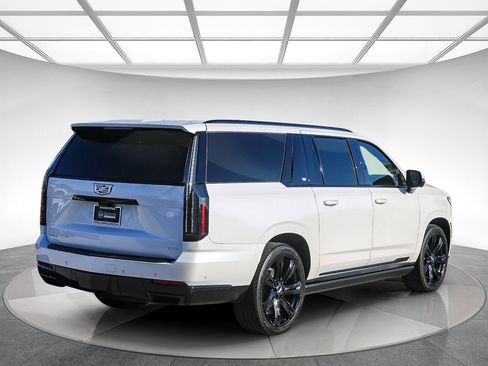 Used 2025 Cadillac Escalade ESV Sport Platinum w/ LPO, Floor Liner Package AWD/4WD image 4