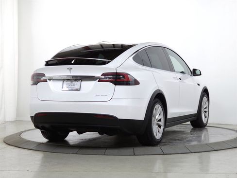 Used 2020 Tesla Model X Long Range image 9