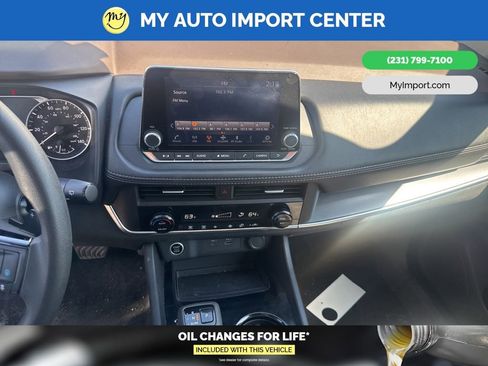 Used 2023 Nissan Rogue SV image 10