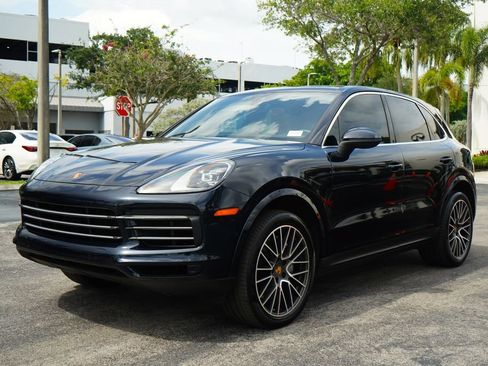 Used 2022 Porsche Cayenne AWD/4WD image 3