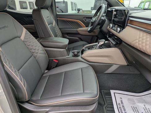 Used 2025 GMC Canyon Denali image 26