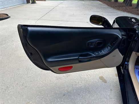 Used 2004 Chevrolet Corvette Convertible w/ Preferred Equipment Group image 33