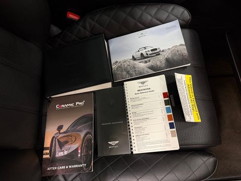 Used 2017 Bentley Bentayga AWD/4WD image 74