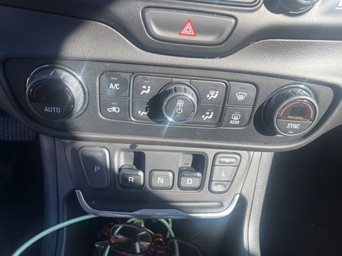 Used 2020 GMC Terrain SLT w/ Preferred Package image 11