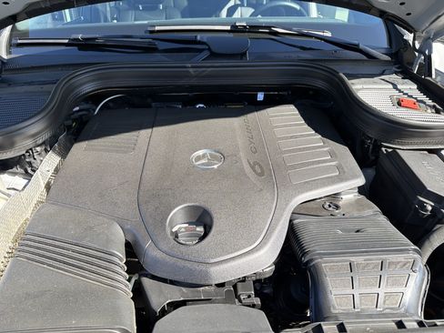 Certified 2025 Mercedes-Benz GLS 450 4MATIC image 36