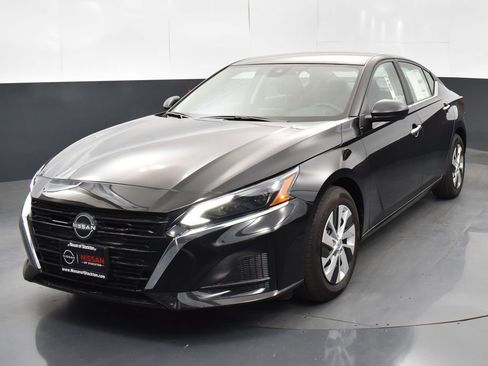 Used 2025 Nissan Altima 2.5 S image 3