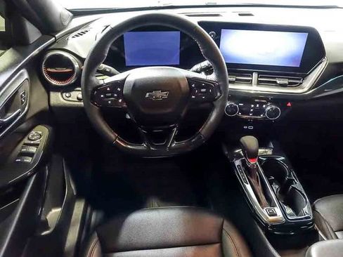 Used 2025 Chevrolet Trax RS w/ Driver Confidence Package FWD image 16